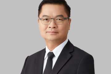 2.คุณฉลองชัย 1