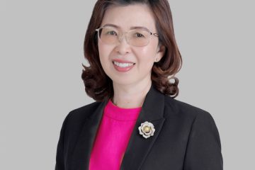 2 นางพรอุทัย สมพงค์