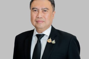 1 คุณพรชัย ฐีระเวช