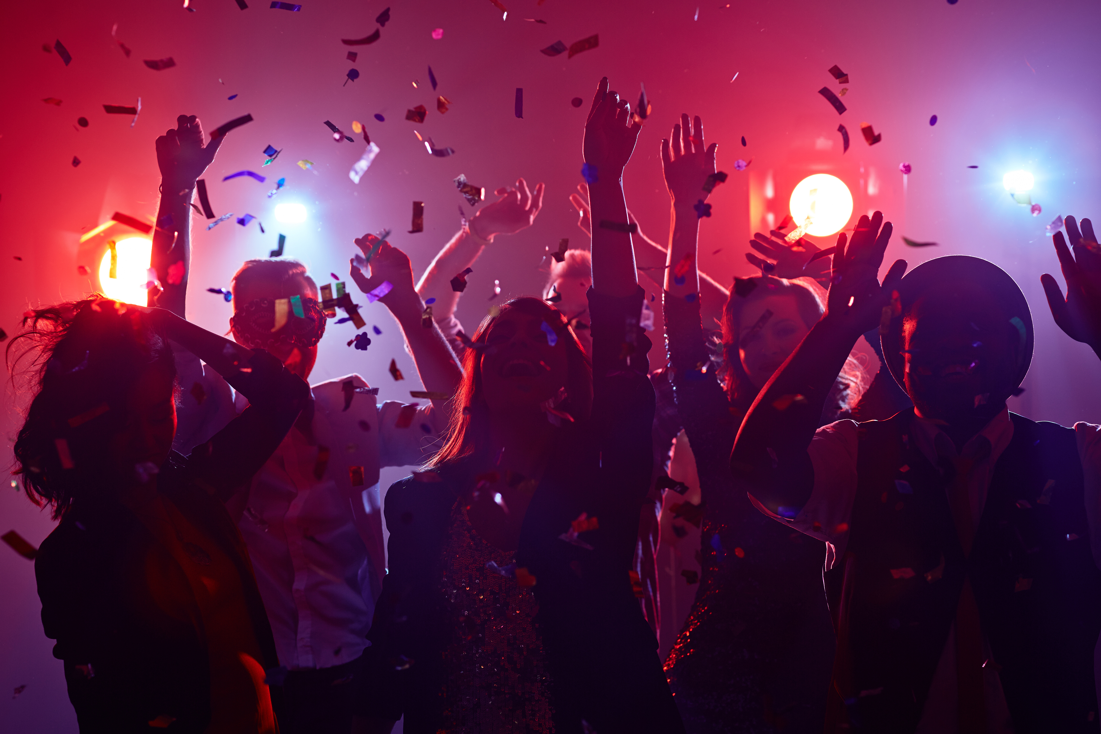 Young,people,dancing,in,night,club